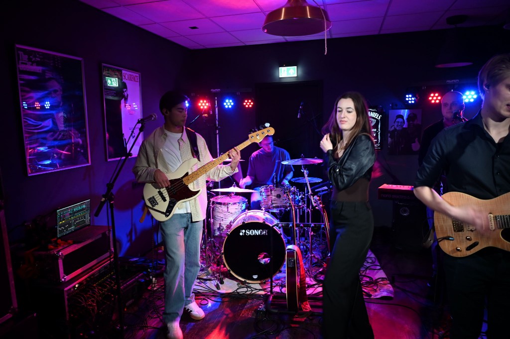 ../Images/10 jaar Ro's Barbershop 076.jpg